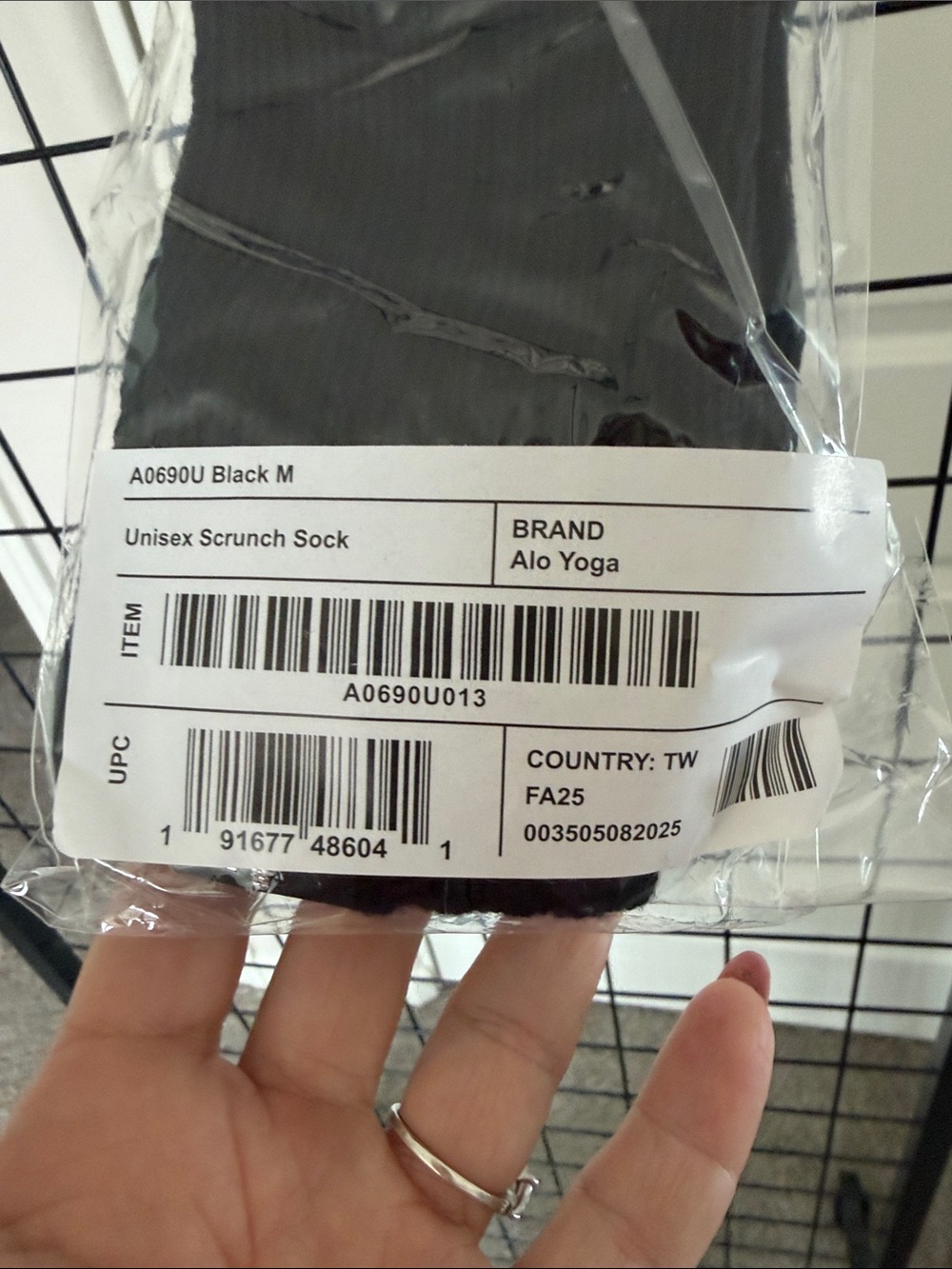 ALO Yoga Black Unisex Scrunch Socks - Packaged - Picture 2 of 3